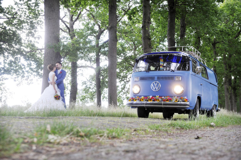 verhuur oldtimer volkswagen kever beetle bug cabriolet karmann bus panoramabus spijlbus surfbus t2 t2b t2a herbie vw nijkerk putten ermelo amersfoort zeewolde harderwijk nijkerkerveen voorthuizen barneveld dagje uit jubileum school gala trouwen trouw rijden auto verhuur huwelijksaanzoek vintage foto shoot vintage road trips de vokswagenbus bus en meer oude volkswagens klassiekers te huur volkswagen camper hippie busje arrangementen